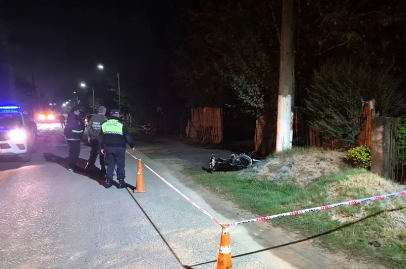 Un joven motociclista perdió la vida al impactar contra un poste - La ...