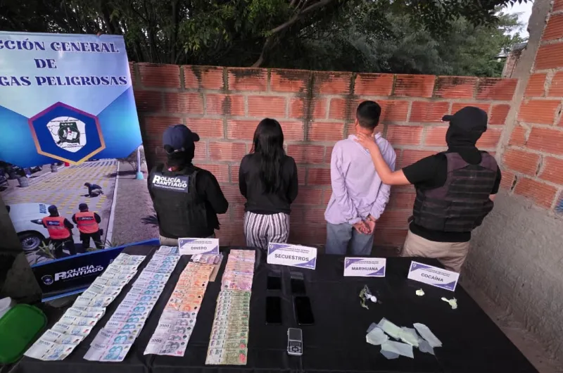 Golpe al narcotráfico: tres detenidos y más de $2,6 millones ...