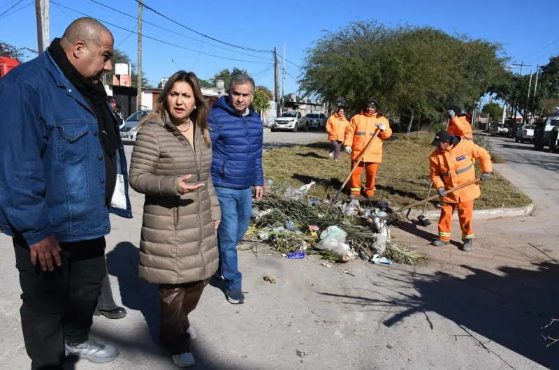 Fuentes y el secretario Benavente coordinaron trabajos en el barrio Ejército Argentino