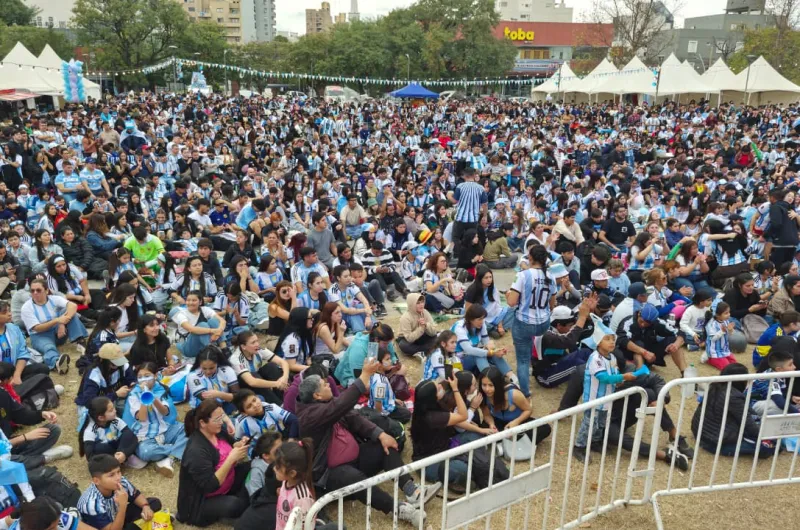 FOTOS: El Fórum, colmado de hinchas para vivir la gran final del Mundial entre Argentina y España