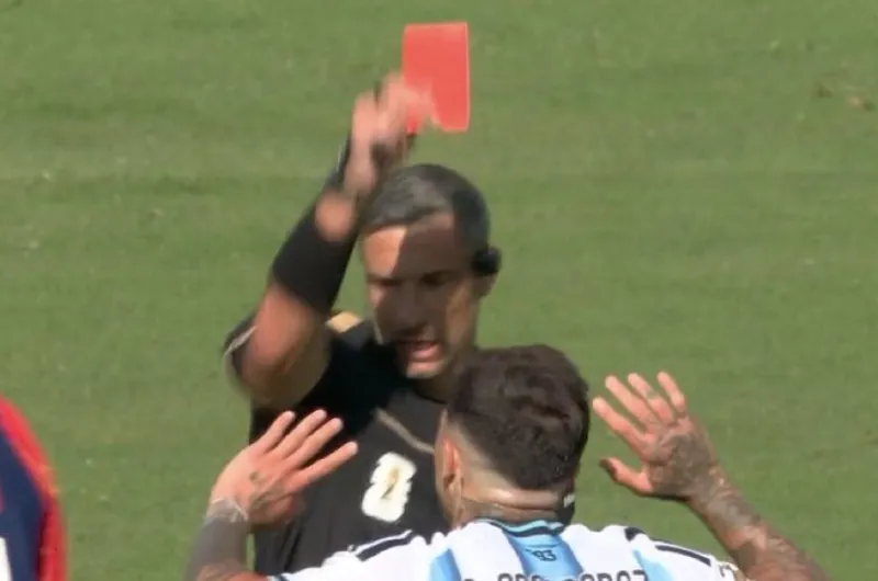 Enzo Fernández fue expulsado al final del partido