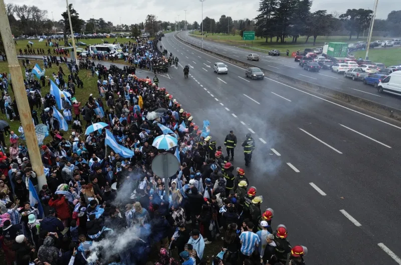 EN VIVO | Sin Messi, la Selección Argentina llega al país: mirá cómo y dónde es el recibimiento