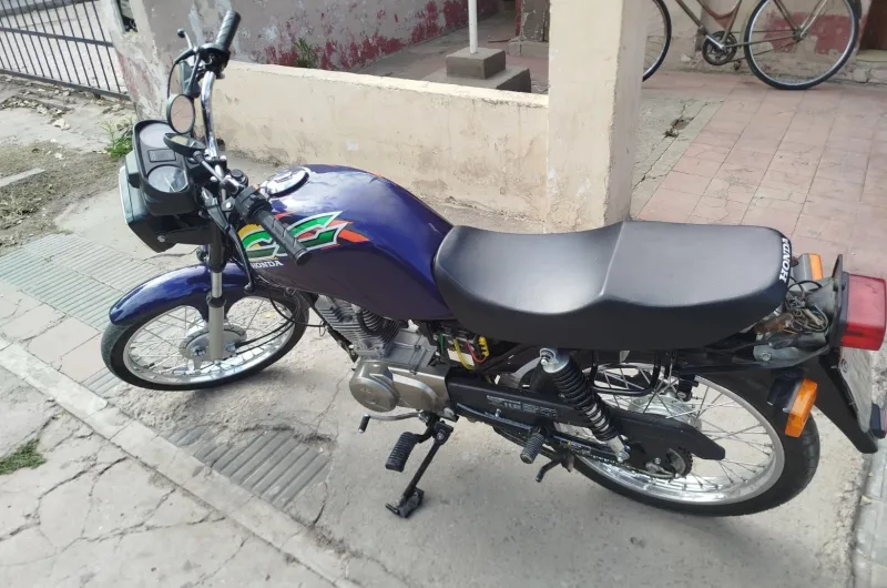 Cae un joven tras una persecución en el barrio Jorge Newbery: llevaba cocaína y hallaron una moto robada