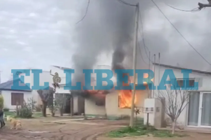 Milagro en Pinto: una familia logró escapar por la ventana tras un incendio en su vivienda