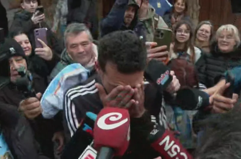 Scaloni volvió a Pujato entre lágrimas y dejó un mensaje de esperanza: "Seguiremos dando batalla"