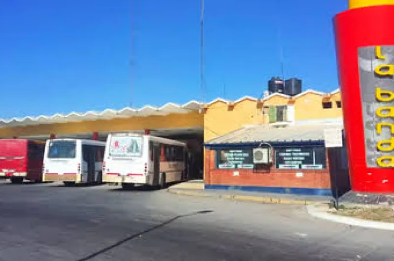 Conmoción: una pasajera murió durante un viaje en micro y llegó sin vida a la terminal