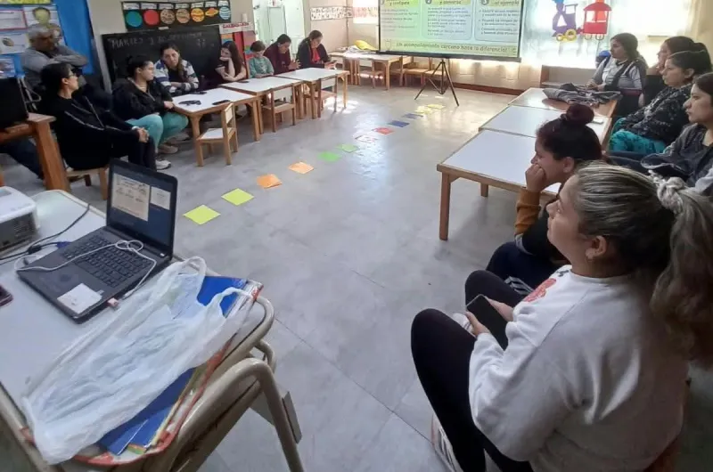 Adicciones y entornos digitales: la DiGAIA realizó un taller para familias en Santiago del Estero