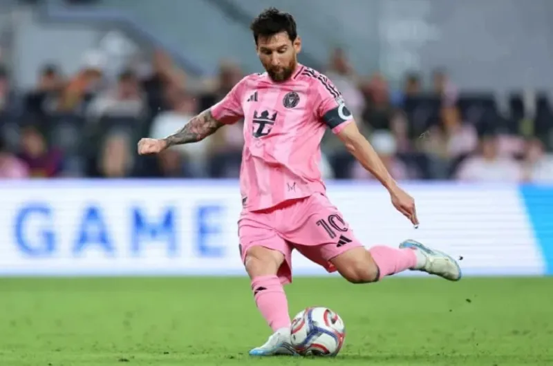 El golazo de tiro libre de Messi que lo acerca a un récord histórico