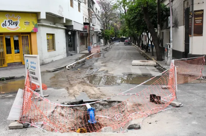 La Municipalidad multó a Aguas de Santiago por derrames cloacales en pleno centro