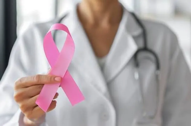 Cáncer de mama: hay más de 300 medicamentos y nuevos tratamientos en investigación