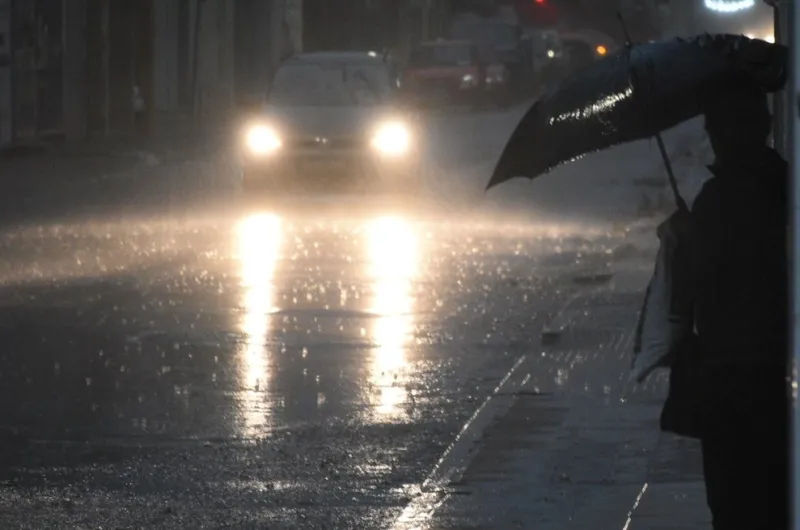 Paraguas en mano: anuncian 80% de probabilidad de lluvias para hoy en Santiago del Estero