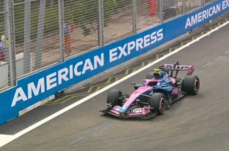F1: Franco Colapinto debió abandonar en una caótica carrera Sprint del GP de Singapur que ganó Verstappen