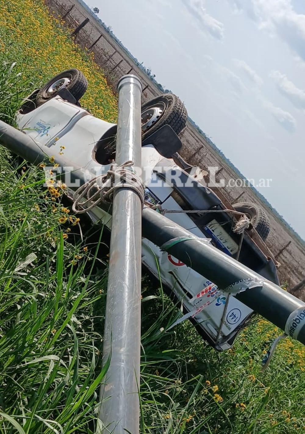 Ruta Nacional 89: volcó una camioneta de Aguas de Santiago cerca de ...